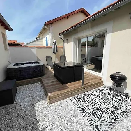 20metres - Maison -jacuzzi - Wifi - Terrasse 沙特拉永普拉日