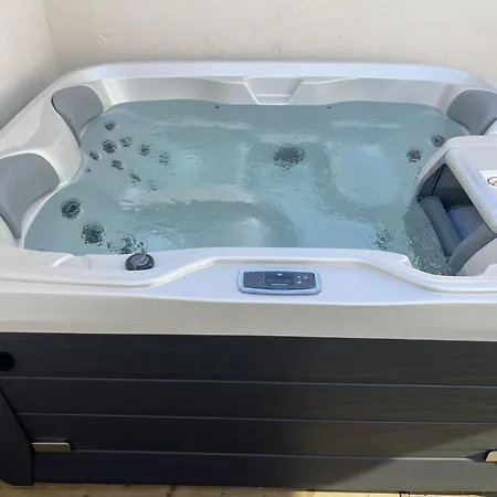 20metres - Maison -jacuzzi - Wifi - Terrasse * 沙特拉永普拉日